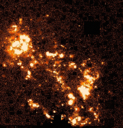 這張H-alpha影像的紅色部份被剔除，濾去正常恒星所發出的光茫，突顯恒星形成的情況。為確保圖像清晰，未消散的恒星殘餘亦被除去。